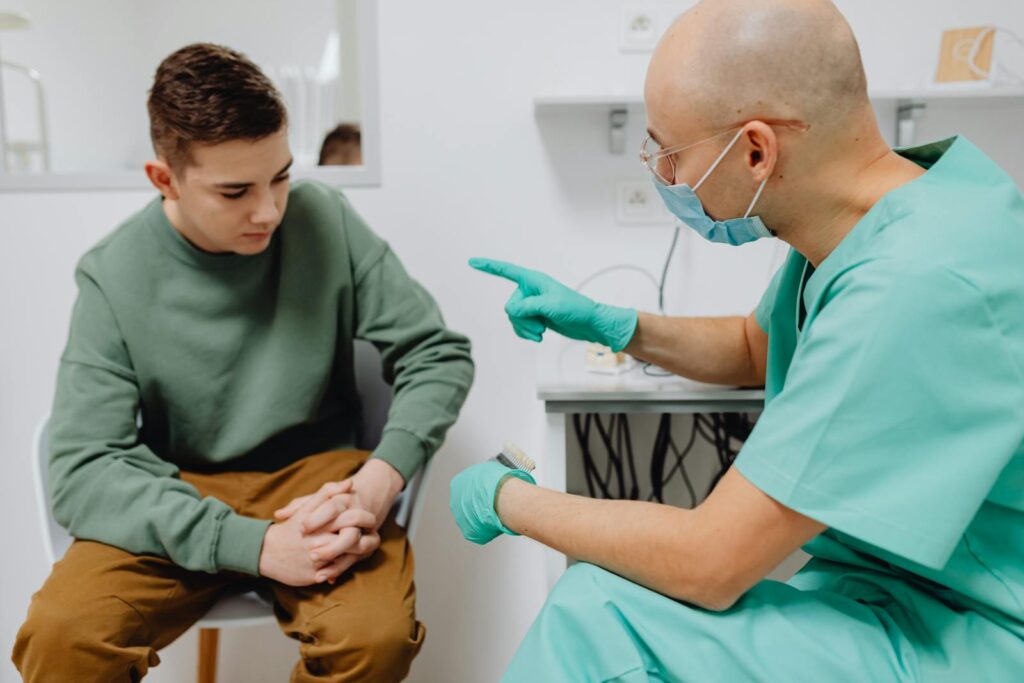 03 adolescente consulta dentista
