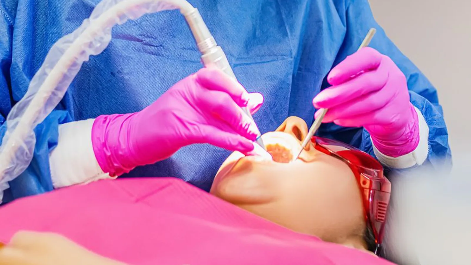 d d en Primera visita del niño al dentista: cuándo y cómo prepararla